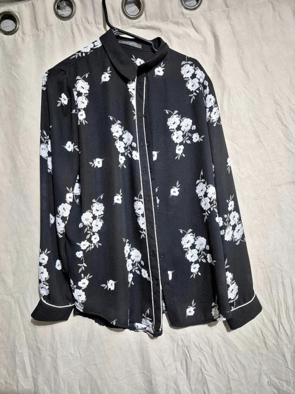 Mizzen+Main Floral Button Down Shirt in Black & White Size Large